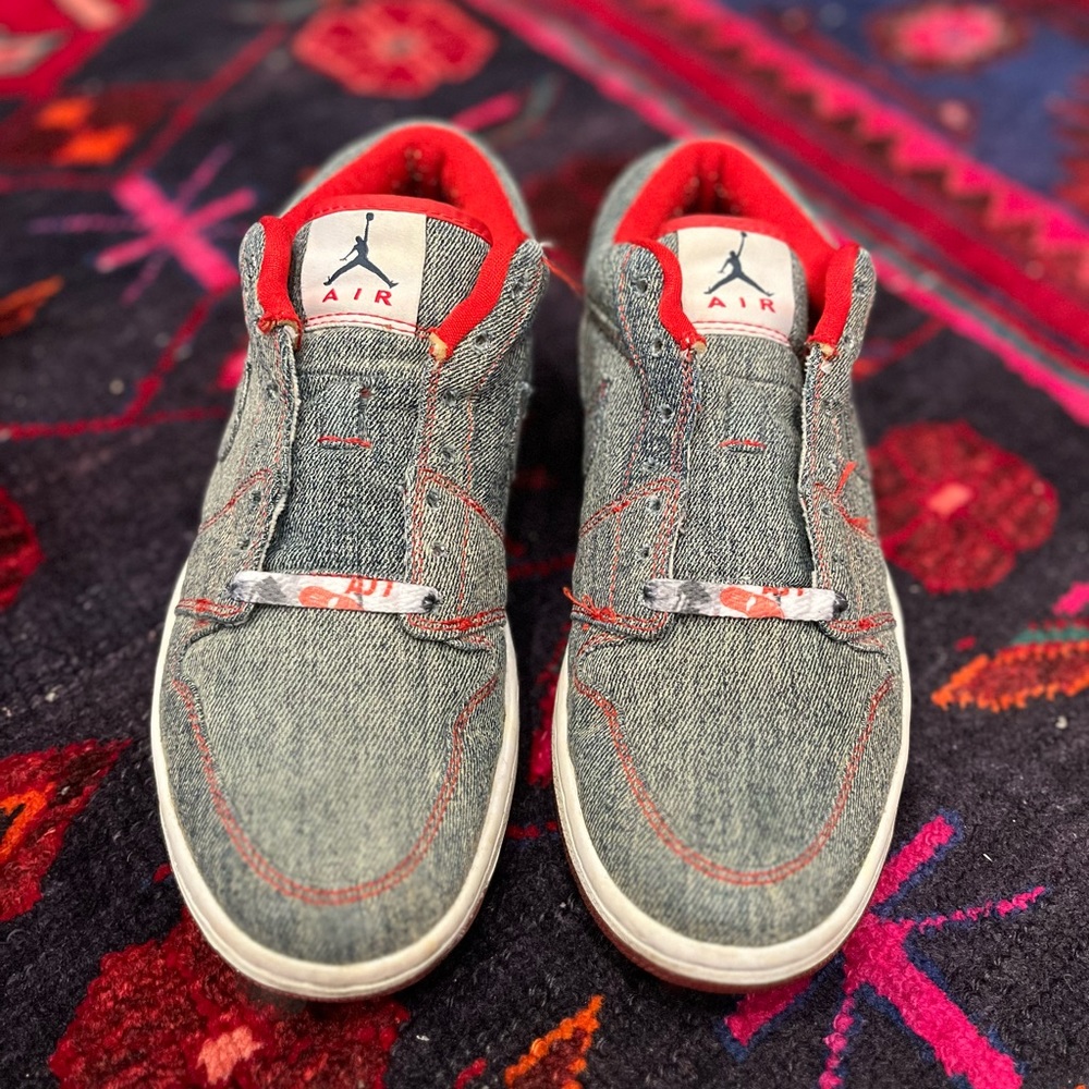 Nike Air Jordan 1 Retro Low. CA denim